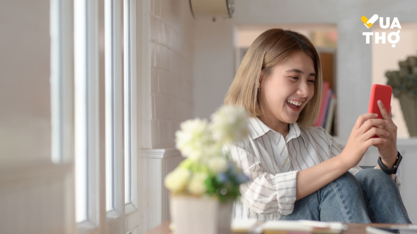 chị khách vui vẻ đặt đơn